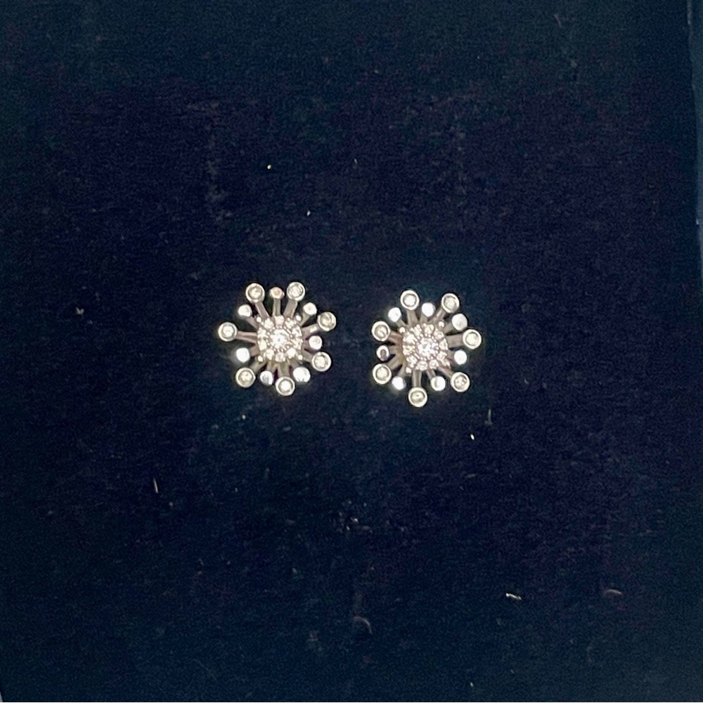 NIB Bliss By Damiani $1250 18k White Gold Diamond Earrings, wedding. GIFTABLE